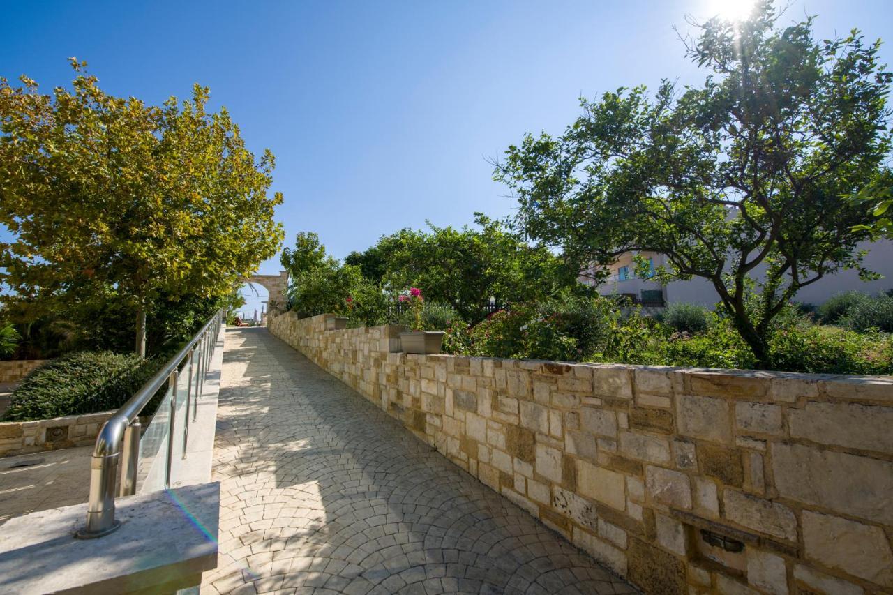 Isida Hotel Agia Marina Exterior foto