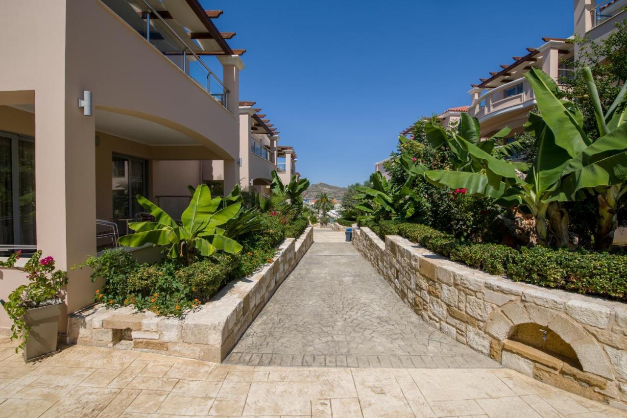 Isida Hotel Agia Marina Exterior foto