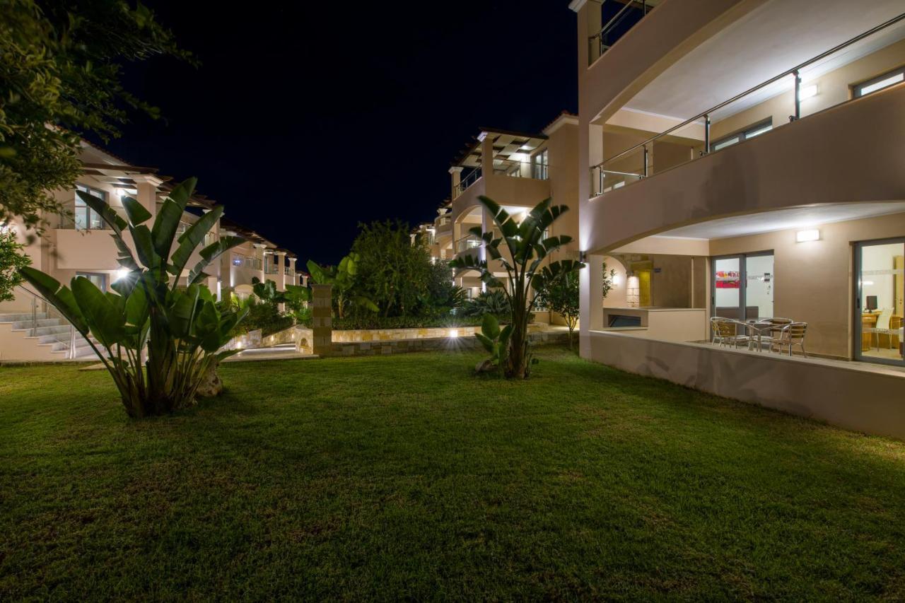 Isida Hotel Agia Marina Exterior foto