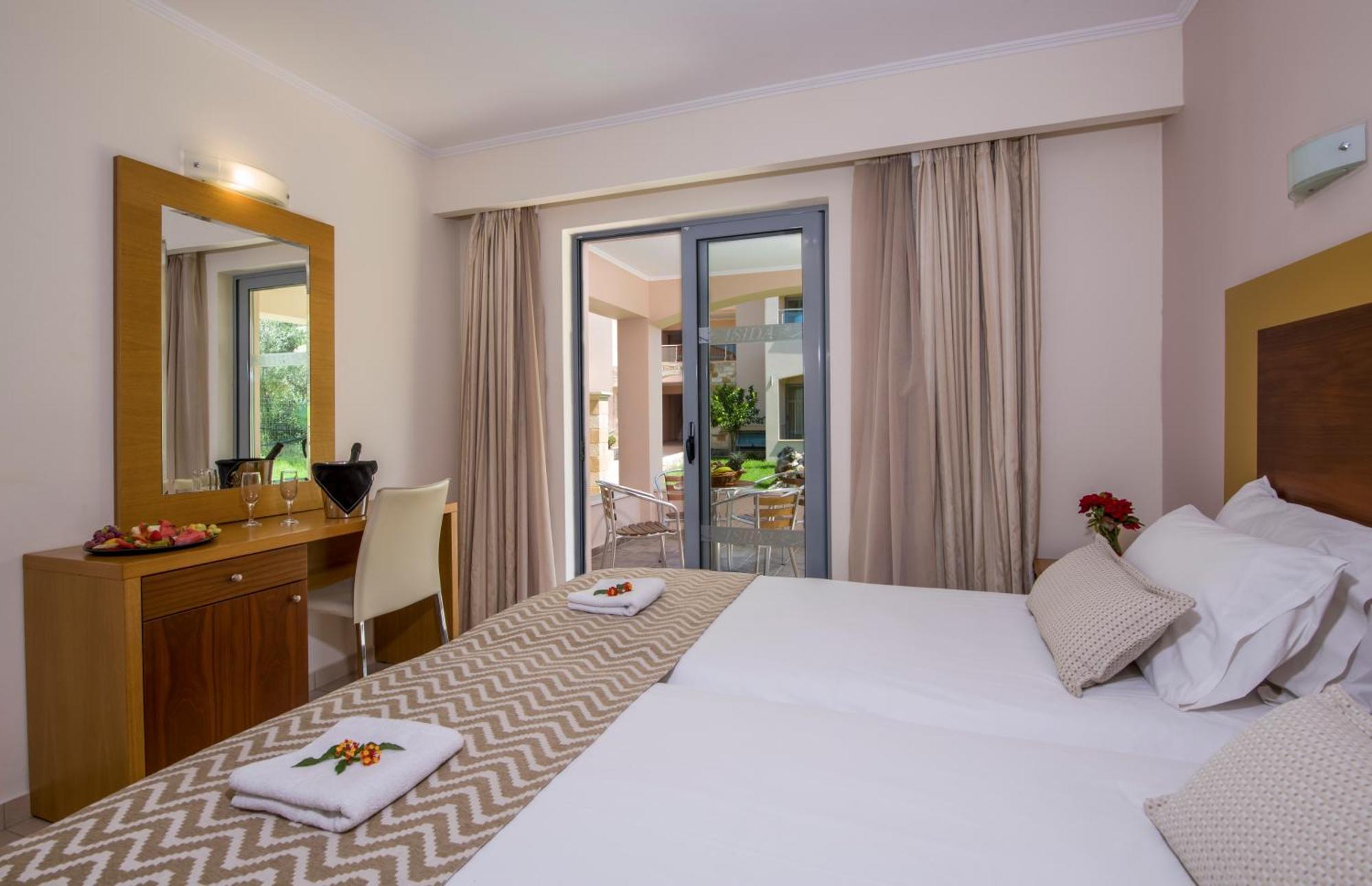 Isida Hotel Agia Marina Cameră foto